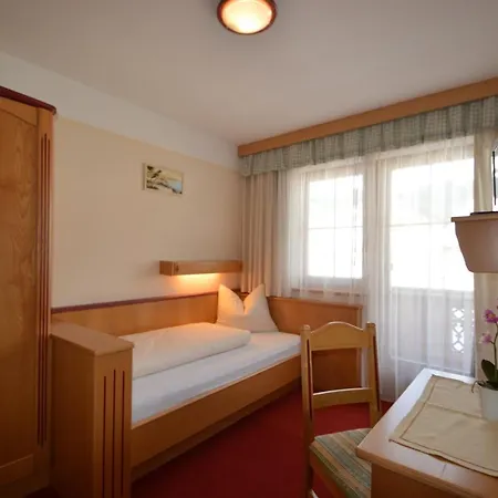 Montana ゲストハウス 3*